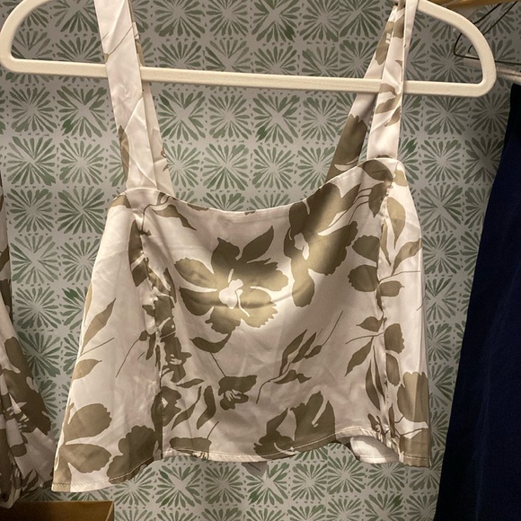 Petal & Pup Lulu Sage Green Floral Set- NEW WITH TAGS - Picture 3 of 10